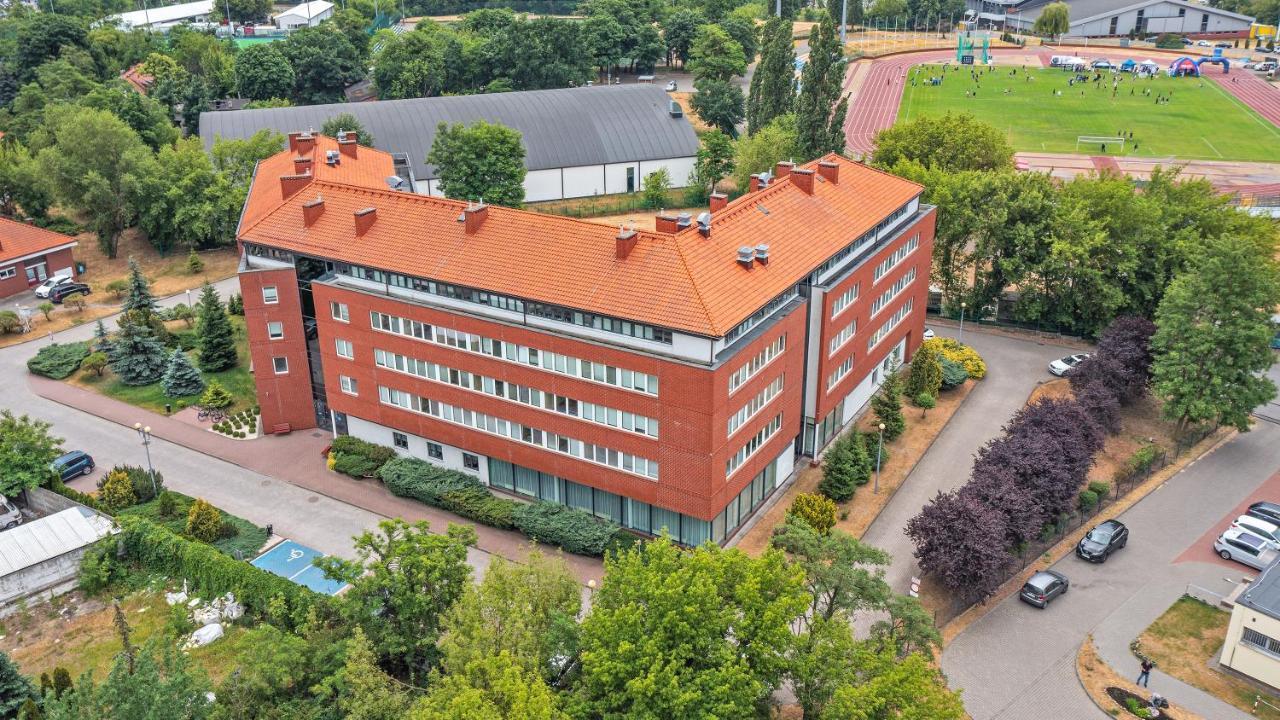 Uniwersytecki 2*